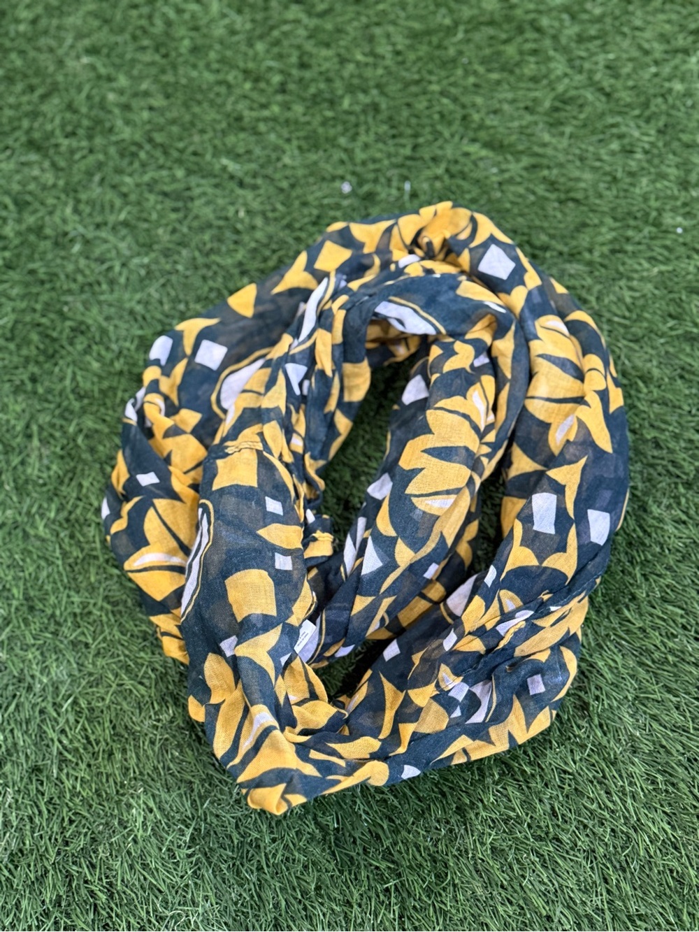 Forever Collectibles NFL Green Bay Packers Football Infinity Scarf